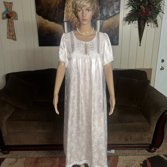 Vintage~ Christian Dior Size Medium Pink Elegant Nightgown